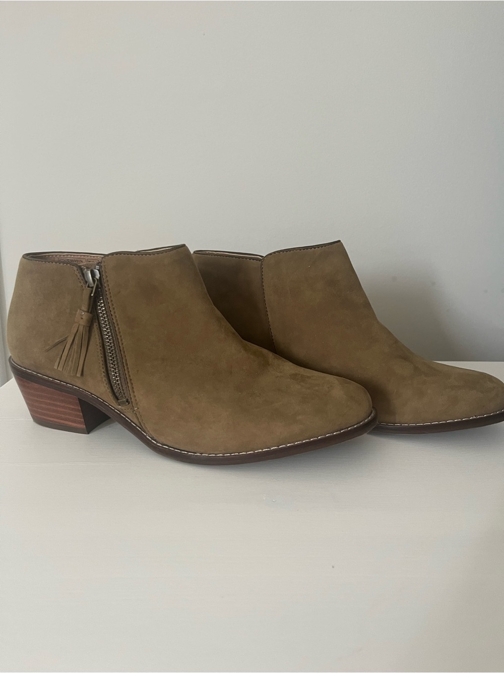Vionic Serena Women’s Suede Ankle Booties in Olive Tan